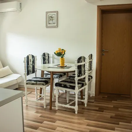 Basic Apartment *